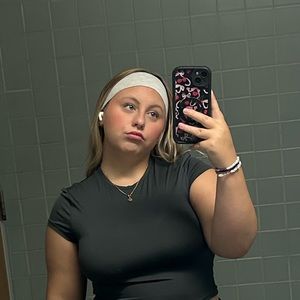 Meet your Posher, Liz